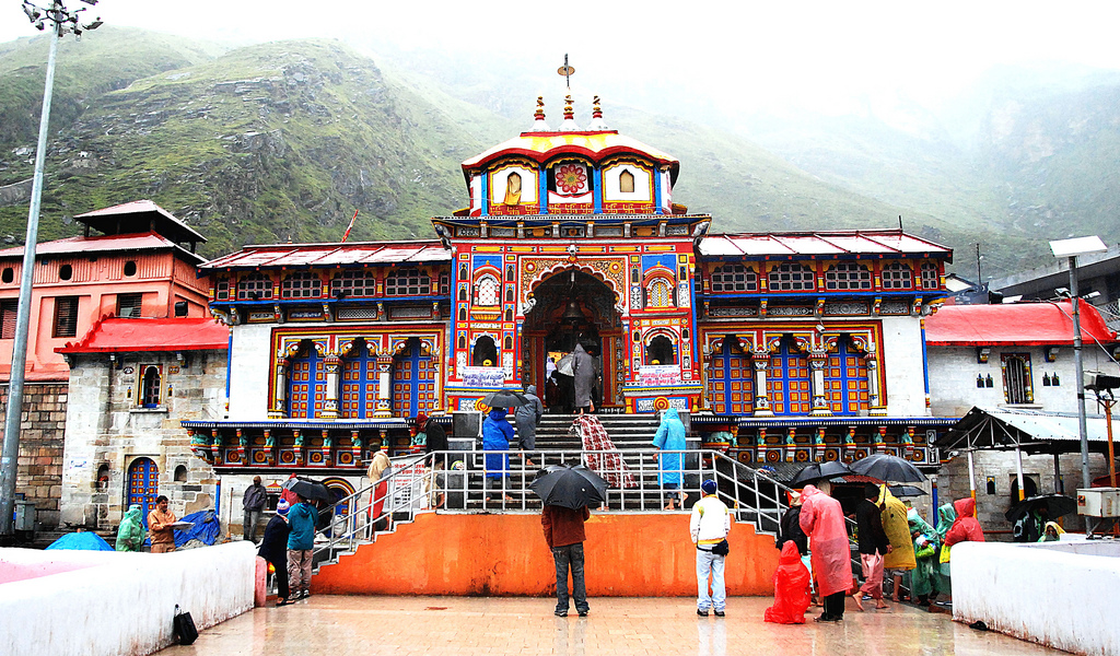 CM Rawat take blessings at Badrinath Dham